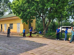 TIỂU ĐOÀN 172 PHỐI HỢP VỚI ĐOÀN THANH NIÊN XÃ NỘI BÀI RA TỔNG VỆ SINH MÔI TRƯỜNG