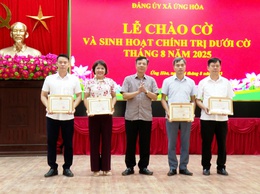 Ứng Hòa tổ chức chào cờ và sinh hoạt chính trị dưới cờ  tháng 8/2025.