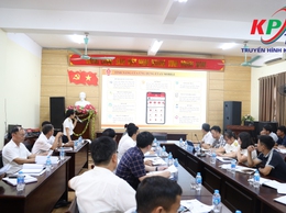 Chủ tịch UBND xã Kiều Phú làm việc với Trưởng các thôn về triển khai, hướng dẫn sử dụng ứng dụng thuế điện tử Etaxmobile