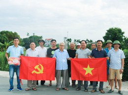 Thôn Ngô Sài rực rỡ cờ đỏ chào mừng Đại hội Đảng bộ xã Quốc Oai lần thứ I, nhiệm kỳ 2025–2030