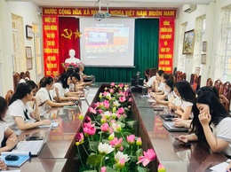 Tập thể CBGVNV các trường Mầm non, Tiểu học và THCS phường Long Biên tham gia học tập lớp Bồi dưỡng chính trị hè năm 2025