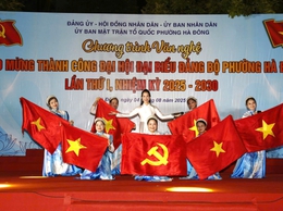 Ấn tượng chương trình văn nghệ chào mừng thành công Đại hội đại biểu Đảng bộ phường Hà Đông lần thứ I, nhiệm kỳ 2025- 2030