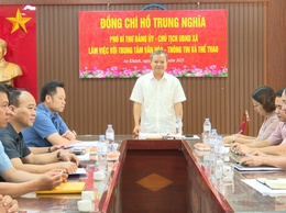 Đồng chí Phó Bí thư Đảng ủy, Chủ tịch UBND xã An Khánh Hồ Trung Nghĩa làm việc với Trung tâm Văn hóa, Thông tin và Thể thao xã