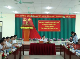 Xã Minh Châu báo cáo công tác chuẩn bị Đại hội Đảng bộ xã với Đoàn công tác số 15 của Ban Thường vụ Thành ủy.