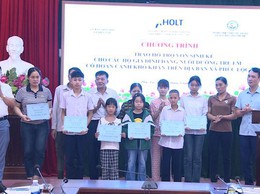 Chương trình trao hỗ trợ vốn sinh kế cho các hộ gia đình đang nuôi dưỡng trẻ em có hoàn cảnh khó khăn trên địa bàn xã Phúc Lộc