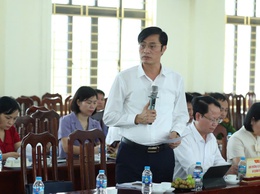 Xã Quảng Oai báo cáo công tác chuẩn bị Đại hội Đảng bộ xã với Đoàn công tác số 15 của Ban Thường vụ Thành ủy.