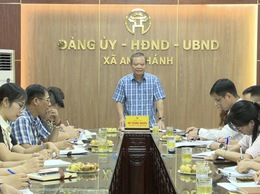 Đồng chí Hồ Trung Nghĩa - Phó Bí thư Đảng ủy, Chủ tịch UBND xã An Khánh làm việc với Phòng Văn hóa - Xã hội