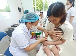 Trạm Y tế phường thực hiện hoạt động công tác chuyên môn tiêm chủng mở rộng tháng 8 cho trẻ từ 0- 5 tuổi