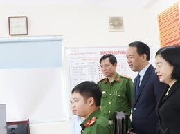 Phường Thượng Cát đổi thẻ đảng viên, chuẩn hóa dữ liệu trong kỷ nguyên số