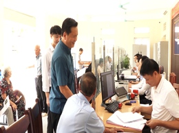 Xã Hương Sơn xây dựng chính quyền gần dân, sát dân, làm hết việc, chứ không hết giờ