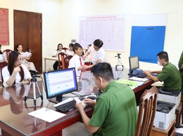Xã Phú Xuyên tích cực hoàn thành kế hoạch cấp đổi thẻ Đảng viên