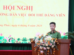 Đảng ủy xã Thượng Phúc triển khai, hướng dẫn việc đổi thẻ đảng viên