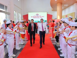 GIÁO VIÊN VÀ HỌC SINH TRƯỜNG THCS HOÀNG MAI VINH DỰ THAM DỰ ĐẠI HỘI ĐẢNG BỘ PHƯỜNG HOÀNG MAI LẦN THỨ I NHIỆM KỲ 2025-2030