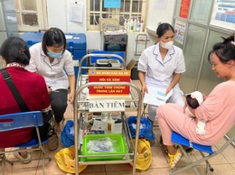 Trạm Y tế phường Hà Đông tổ chức tiêm chủng thường xuyên cho trẻ