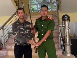 Công an xã Bát Tràng đẩy mạnh tuyên truyền, vận động thu hồi vũ khí, vật liệu nổ, công cụ hỗ trợ