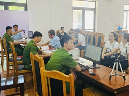 CÔNG AN XÃ THIÊN LỘC TRIỂN KHAI CẤP ĐỔI THẺ ĐẢNG VIÊN THEO QUY ĐỊNH MỚI.