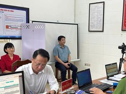 Phường Hai Bà Trưng: Làm việc 3 ca đổi thẻ Đảng cho hơn 6.000 đảng viên