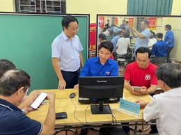 Gia Lâm ra mắt điểm “Bình dân học vụ số lưu động” và thực hiện Chiến dịch “45 ngày đêm ra quân hỗ trợ hoạt động chuyển đổi số tại các xã, phường trong giai đoạn đầu vận hành mô hình chính quyền địa phương hai cấp” 