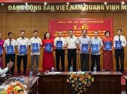 PHƯỜNG ĐẠI MỖ TỔ CHỨC TRAO QUYẾT ĐỊNH CHỈ ĐỊNH, CÔNG NHẬN LẠI TỔ TRƯỞNG TỔ DÂN PHỐ VÀ PHÁT ĐỘNG CUỘC THI “TỔ DÂN PHỐ SÁNG - XANH - SẠCH - ĐẸP” NĂM 2025