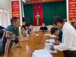 Liên Minh thực hiện chi trả quà 2/9 cho người dân trên địa bàn xã