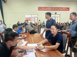 Niềm vui của nhân dân Quang Minh trong dịp Quốc khánh: Trao quà hỗ trợ kịp thời, ấm áp nghĩa tình