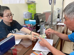 Nhân dân phường Phương Liệt hân hoan nhận quà Tết Độc lập