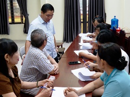 CHỦ TỊCH UBND XÃ ỨNG HÒA NGUYỄN ĐỨC BÌNH KIỂM TRA CÔNG TÁC CẤP PHÁT QUÀ TẶNG NHÂN DÂN NHÂN DỊP 2/9.