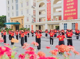 Ấn tượng màn đồng diễn của cán bộ, hội viên phụ nữ xã Quang Minh chào mừng 80 năm Quốc khánh