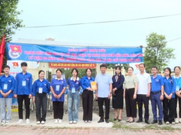 UBND xã Hoài Đức thăm, tặng quà lực lượng Đoàn Thanh niên tại điểm chốt hỗ trợ nhân dân dịp kỷ niệm 80 năm Quốc khánh 2/9