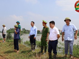 Chủ tịch UBND xã Phú Cát kiểm tra công tác phòng, chống lụt bão tại các điểm xung yếu