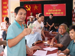 Nhân dân xã Phú Nghĩa hân hoan nhận quà Tết Độc lập