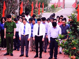  Tam Hưng tổ chức Lễ viếng các nghĩa trang liệt sĩ nhân kỷ niệm 80 năm Cách mạng Tháng Tám và Quốc khánh 2/9