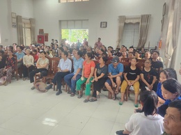 Tam Hưng kịp thời trao quà Tết độc lập đến người dân