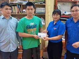 Uỷ ban MTTQ và các tổ chức chính trị xã Bình Minh tặng quà cho đoàn viên, hội viên có hoàn cảnh khó khăn nhân dịp kỷ niệm 80 năm Quốc khánh 2/9