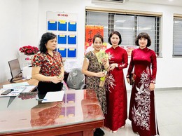 Trao quà tặng Tết độc lập 2/9 nhanh chóng, kịp thời đến Nhân dân