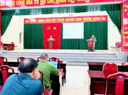 Chủ các cơ sở xã Nam Phù tham gia tập huấn, hướng dẫn khai báo, cập nhật thông tin quản lý về PCCC và CNCH