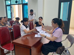 Phòng giao dịch NHCSXH Đông Anh triển khai đối chiếu, phân loại nợ khách hàng vay vốn ngân hàng chính sách xã hội năm 2025 trên địa bàn xã Đông Anh
