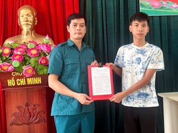 CHÀNG THANH NIÊN TRẺ VIẾT ĐƠN TÌNH NGUYỆN NHẬP NGŨ