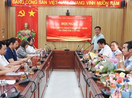 ĐẢNG ỦY XÃ TRUNG GIÃ TRAO QUYẾT ĐỊNH NGHỈ HƯU VÀ BỔ NHIỆM CÁN BỘ