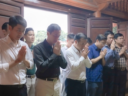 Xã Suối Hai dâng hương tưởng niệm Chủ tịch Hồ Chí Minh tại Khu di tích Cây đa Bác Hồ, xã Suối Hai