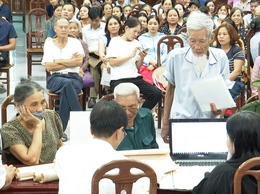 UBND xã phú xuyên hỗ trợ lưu động cho người dân xã Nam Tiến hoàn thiện thủ tục đất đai