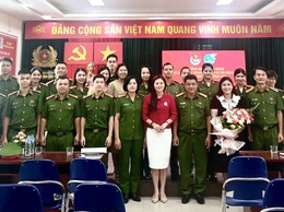 RA MẮT CHI HỘI PHỤ NỮ VÀ ĐOÀN THANH NIÊN CÔNG AN PHƯỜNG VĨNH TUY