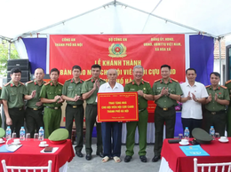 Bàn giao nhà cho hội viên Hội Cựu Công an Nhân dân có hoàn cảnh khó khăn