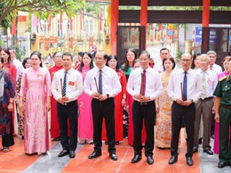 LỄ DÂNG HƯƠNG TƯỞNG NIỆM CÁC ANH HÙNG LIỆT SĨ PHƯỜNG VĨNH HƯNG TRƯỚC KHI KHAI MẠC PHIÊN THỨ NHẤT ĐẠI HỘI MTTQ VIỆT NAM PHƯỜNG LẦN THỨ I, NHIỆM KỲ 2025 – 2030