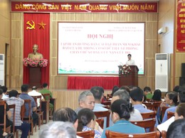 Hàng trăm cơ sở liên quan đến phòng cháy, chữa cháy xã Bát Tràng được hướng dẫn cài đặt phần mềm khai báo hệ thống cơ sở dữ liệu về PCCC & CNCH