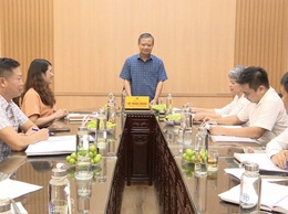 Đồng chí Phó Bí thư Đảng uỷ, Chủ tịch UBND xã An Khánh Hồ Trung Nghĩa làm việc với Điểm Phục vụ hành chính công