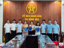 UBND xã Hồng Vân Tổ chức hội nghị công bố và trao Quyết định bổ nhiệm lại Hiệu trưởng, Phó Hiệu trưởng các trường Mầm non, THCS thuộc UBND xã
