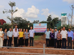 Mặt trận tổ quốc Việt Nam xã Bát Tràng gắn biển mô hình 