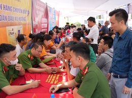 Xã Thanh Oai: Gần 300 cán bộ, đoàn viên, hội viên ra quân hỗ trợ nhân dân chuyển đổi số