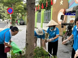 Phường Hai Bà Trưng: đông đảo lực lượng chung tay thực hiện “Đường hoa Đại đoàn kết”